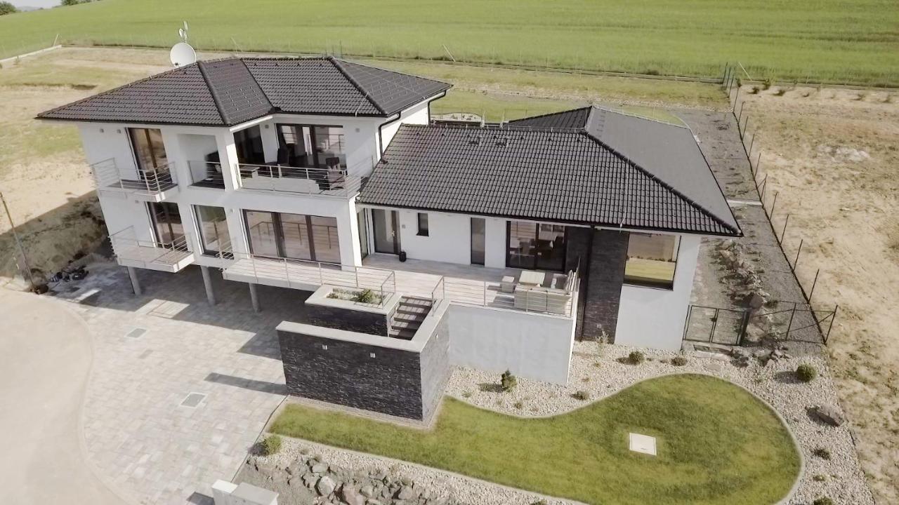 Luxury Villa Moravany nad Váhom Exteriör bild