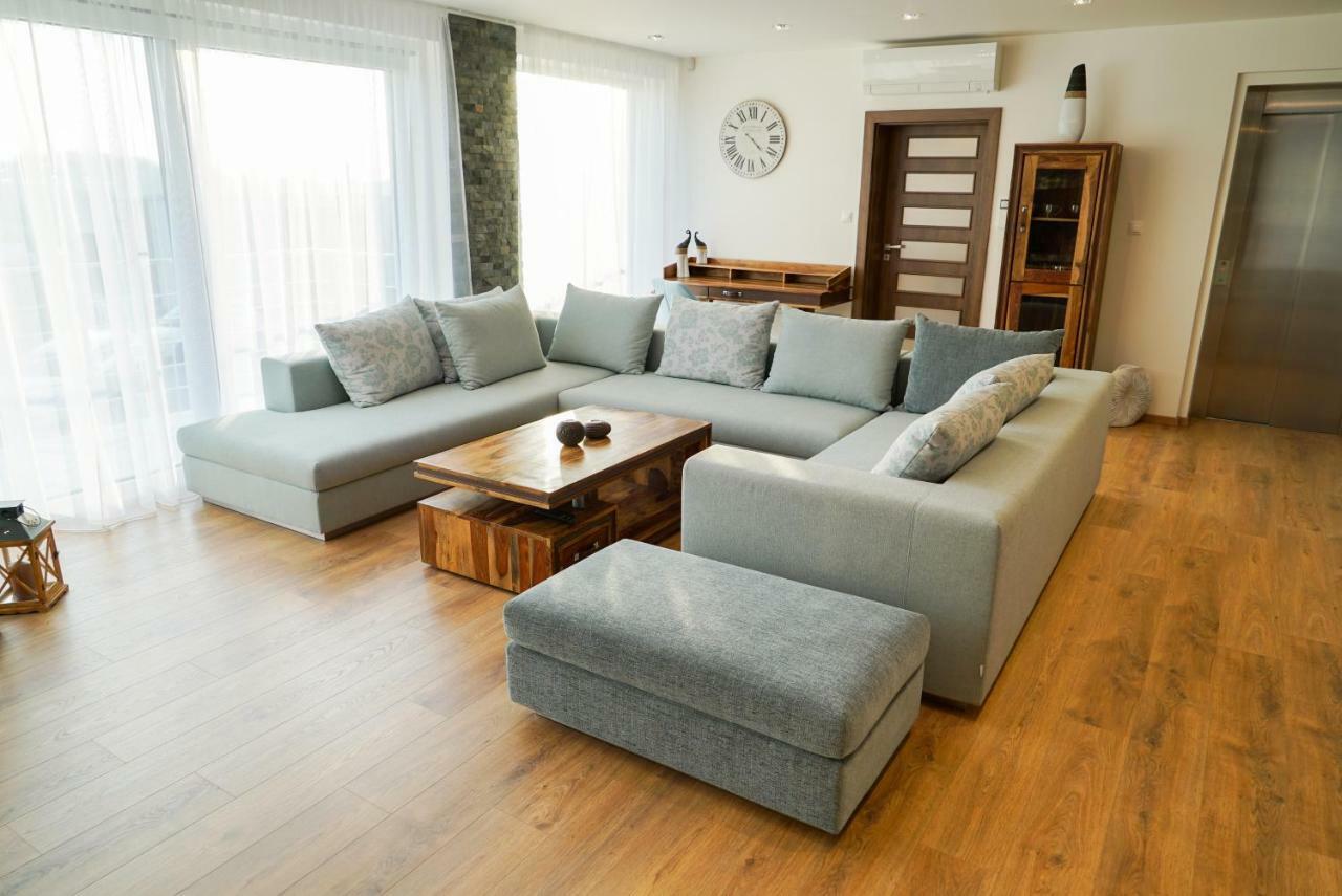 Luxury Villa Moravany nad Váhom Exteriör bild
