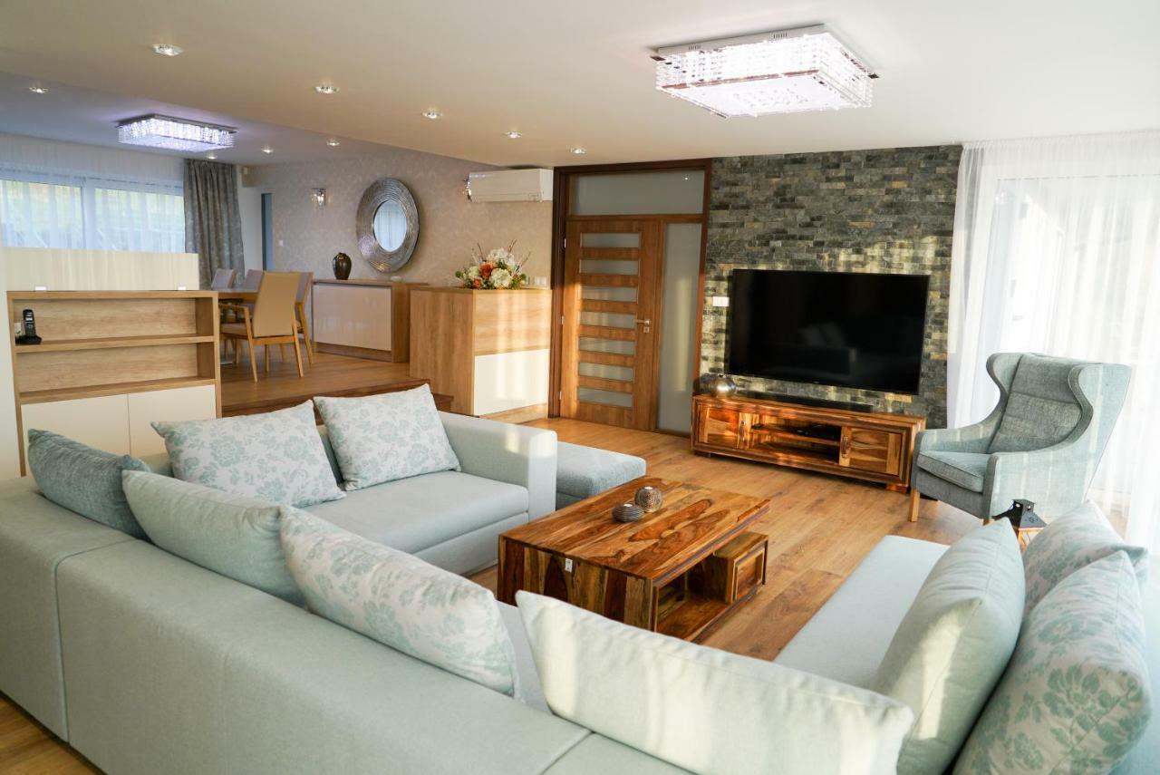 Luxury Villa Moravany nad Váhom Exteriör bild