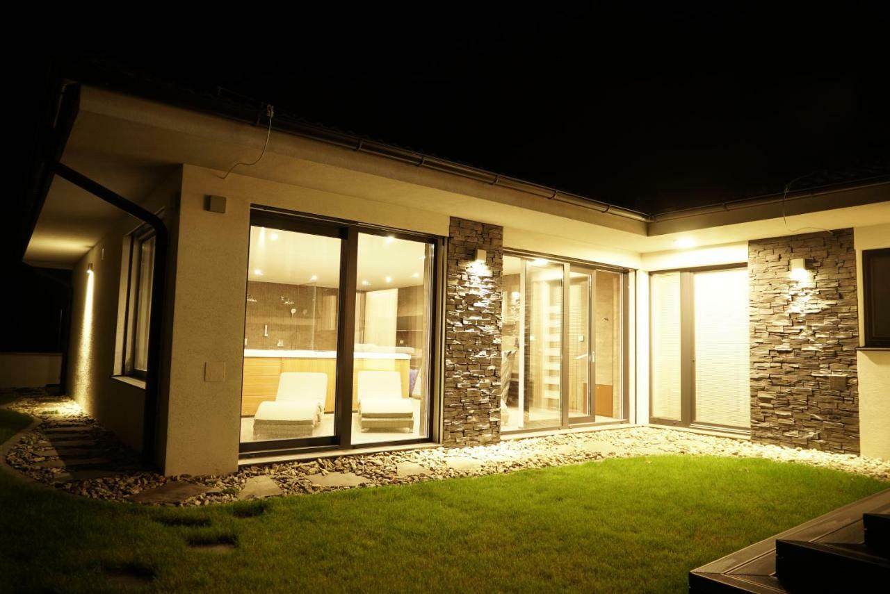 Luxury Villa Moravany nad Váhom Exteriör bild